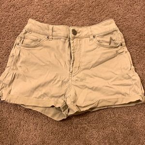 Maurice’s khaki shorts